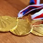Los Centroamericanos-2026, tres medallas de oro con cinta tricolor azul, blanco y rojo